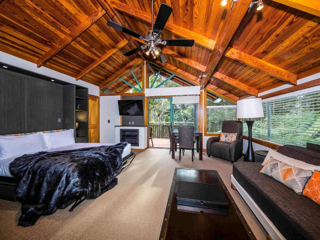 Roomservice bij Grand Mercure Puka Park Resort