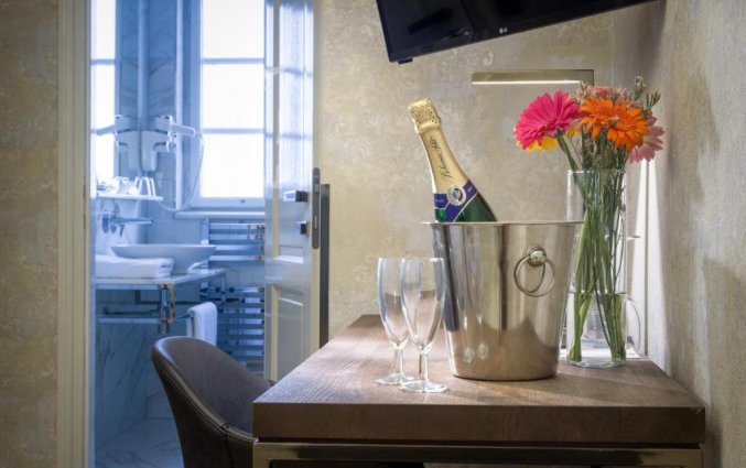 Bureau in een kamer van Hotel Waldstein