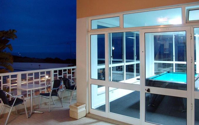 Terras met speelkamer van Hotel & Spa Maritur in de Algarve