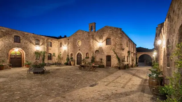 Relais Abbazia Santa Anastasia gebouw