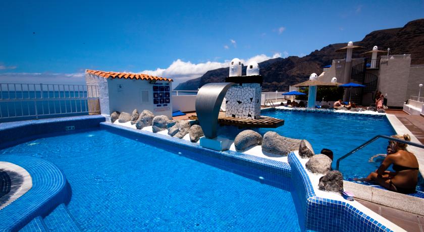 Zwembad met uitzicht van Appartementen Vigilia Park Tenerife