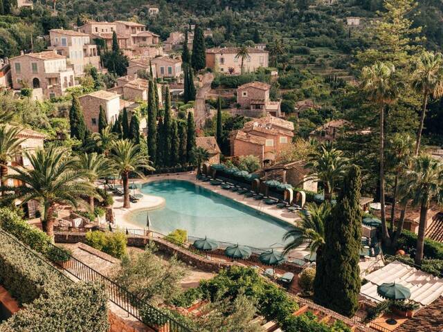 La Residencia, A Belmond Hotel - luchtfoto van het hotel tussen de bergen