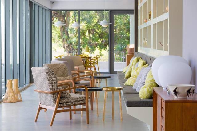 OZADI Tavira Hotel - lounge met zithoek bij het raam