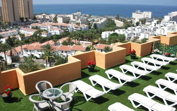 Zonneterras van appartementen Caribe