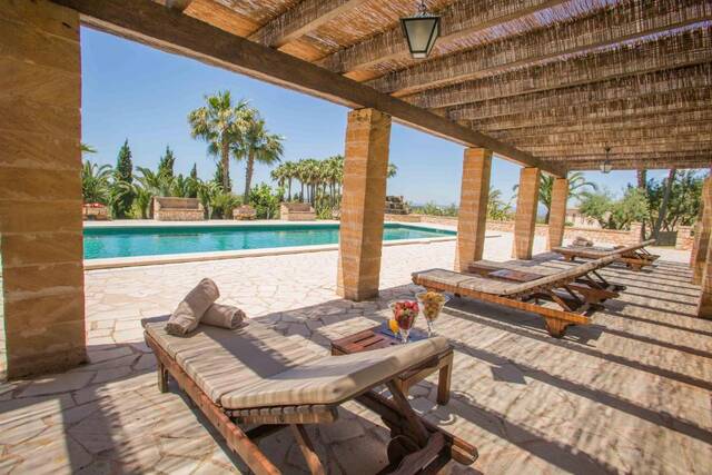Hotel Rural Son Terrassa - zwembad met ligbedden