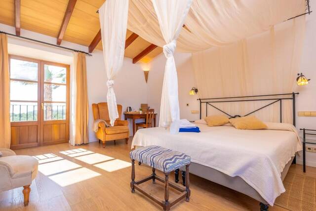 Agroturismo Mondrago -Antic Na Martina- - kamer met houten balken