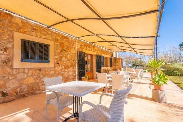 Agroturismo Mondrago -Antic Na Martina- - terras met tafels