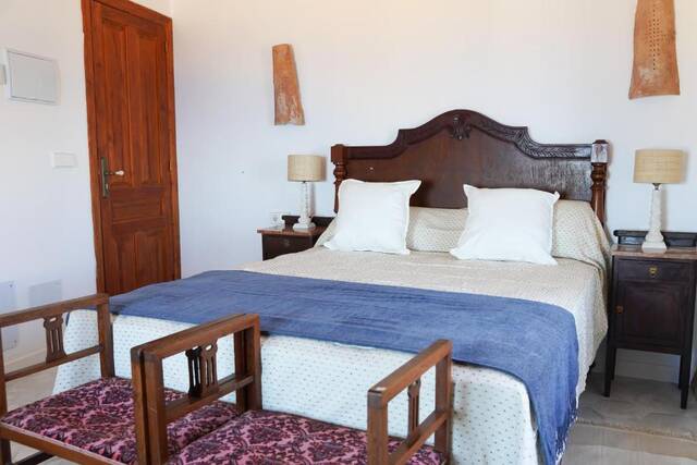 Son Colom -Turismo de interior - kamer met klassiek bed