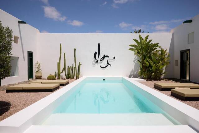 Casa Montelongo - zwembad met cactussen
