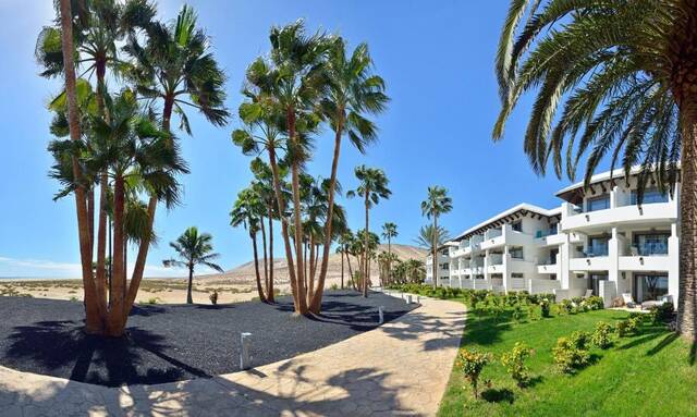 ZEL Fuerteventura - hotelgebouw tussen de palmen