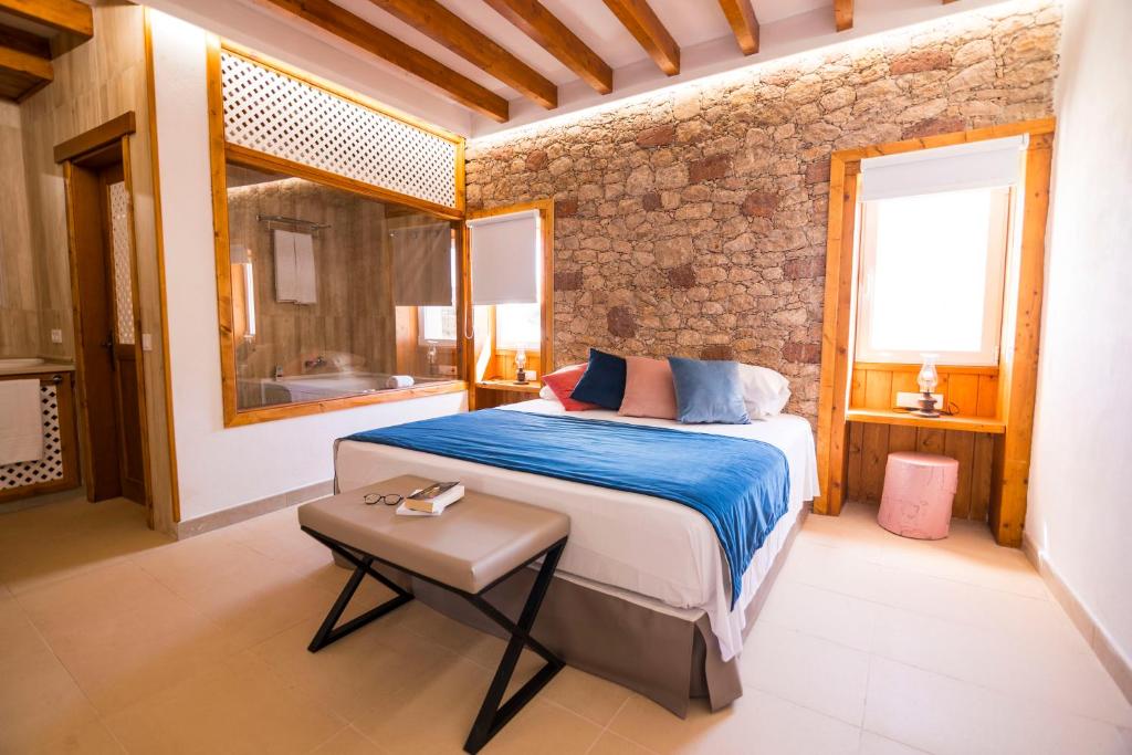 Hotel Boutique Rosario Martin - slaapkamer met natuursteen