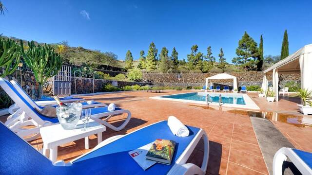 Hotel Rural La Correa del Almendro - ligbedden bij het zwembad