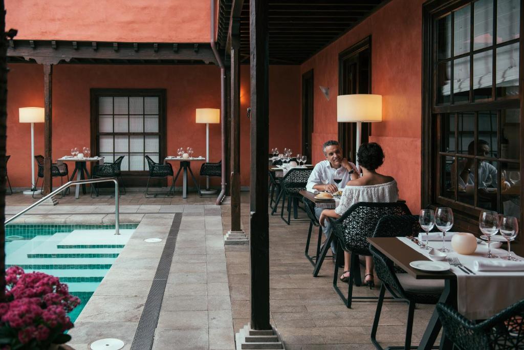 Boutique Hotel San Roque - restaurant bij het zwembad