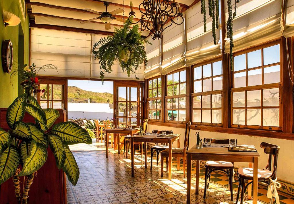 Casa Rural Villa Lola y Juan - ontbijtzaal met veranda