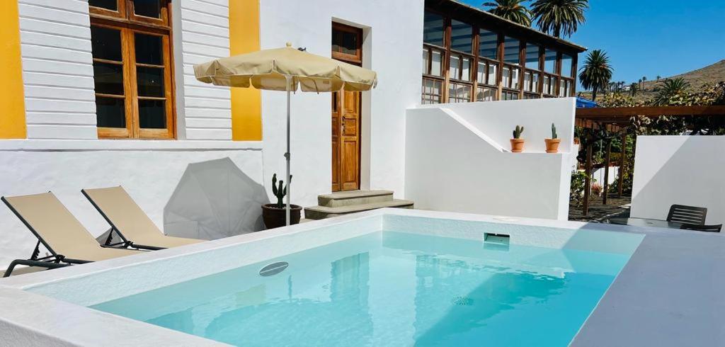 Casa Rural Villa Lola y Juan - zwembad met parasol