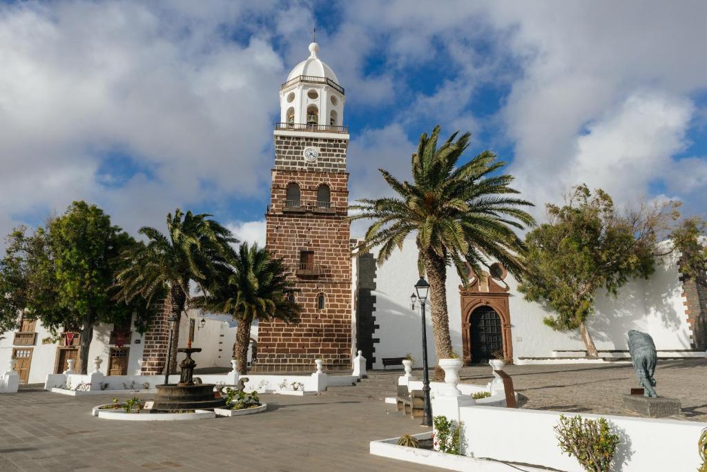 Hotel Boutique Palacio Ico - kerkplein van Teguise