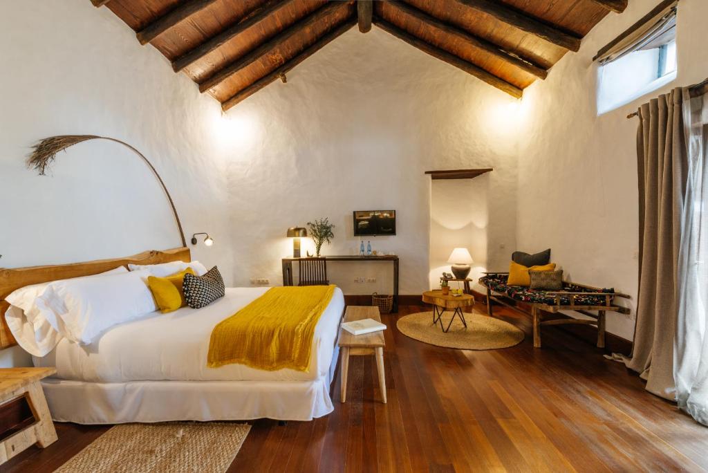 Hotel Boutique Palacio Ico - slaapkamer met houten kap