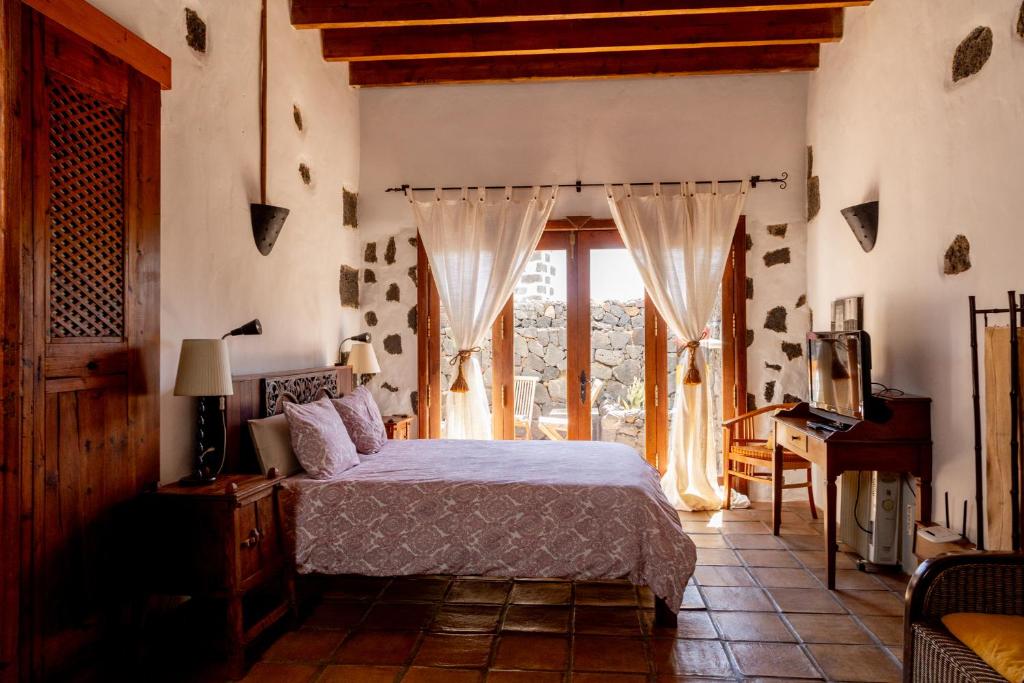 Finca Tomaren - slaapkamer met terrasdeuren