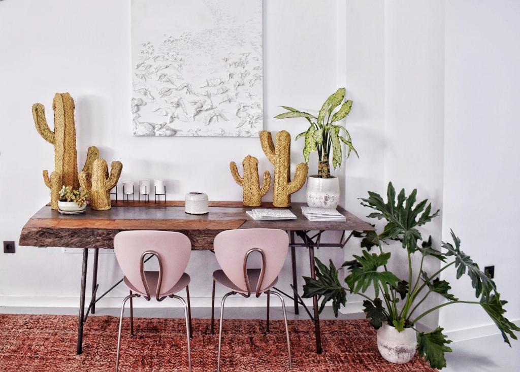 Mana EcoRetreat - eethoek met cactussen