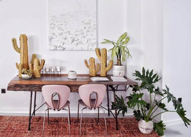 Mana EcoRetreat - eethoek met cactussen