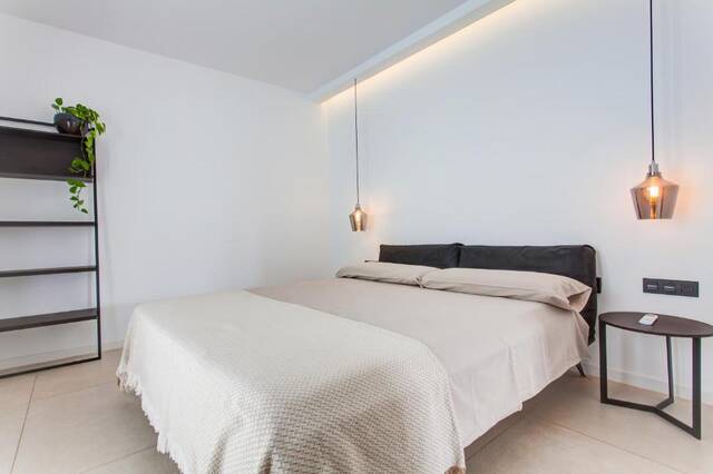 Mana EcoRetreat - slaapkamer met hanglampen