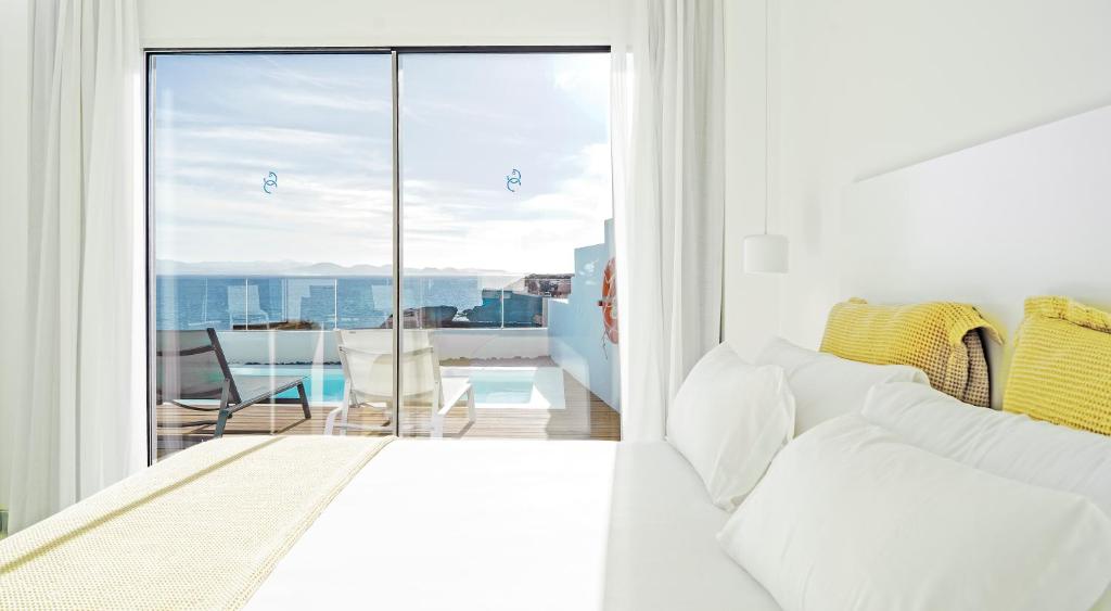 CalaLanzarote Suites - kamer met terrasdeuren