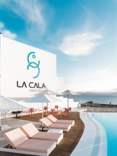 CalaLanzarote Suites - zonneterras met ligbedden
