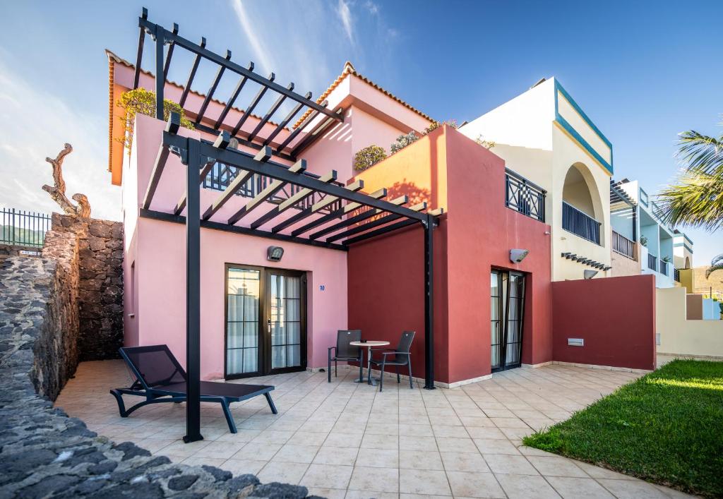 Hotel Luz Del Mar - terras met pergola