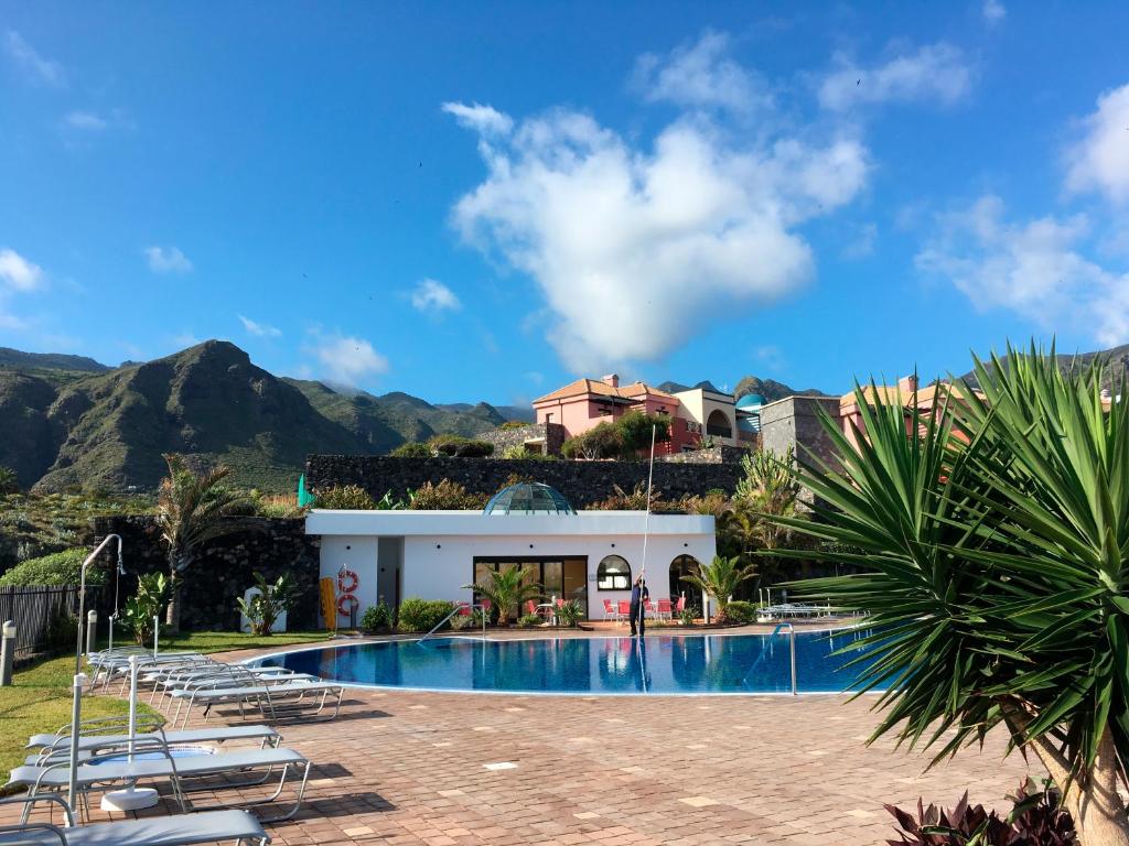 Hotel Luz Del Mar - zwembad met bergzicht
