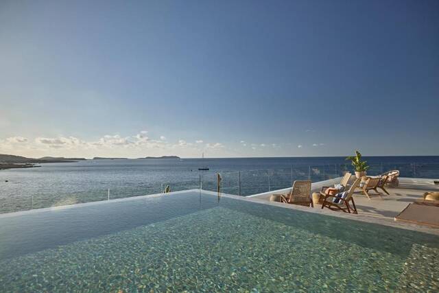 Can Salia - infinity pool met zeezicht