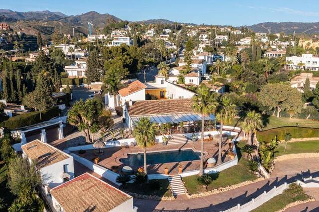Cortijo Boutique Marbella - luchtfoto van het cortijo met zwembad