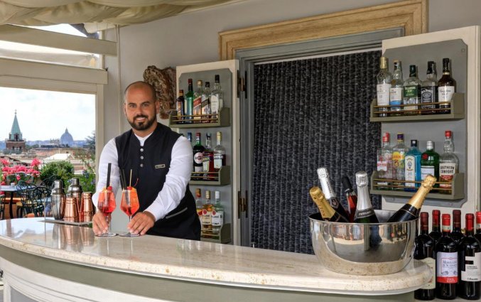 Bar op het terras van Hotel Marcella Royal