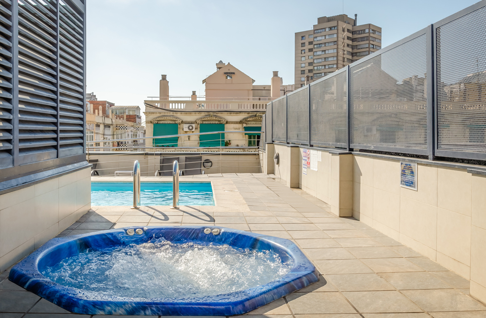 Jacuzzi op het dakterras van Sunotel Club Central Barcelona