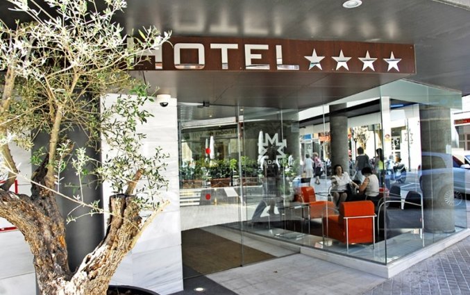 Ingang van Hotel Madanis Barcelona