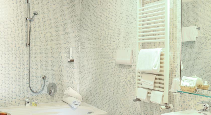 Badkamer in een hotelkamer van hotel Apostoli Palace stedentrip Venetië