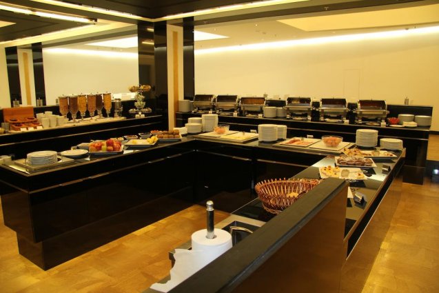 Ontbijtbuffet van Hotel Grandior Prague in Praag