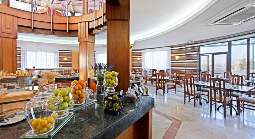 Ontbijtzaal van Elba Lucia Sport & Suite Hotel op Fuerteventura