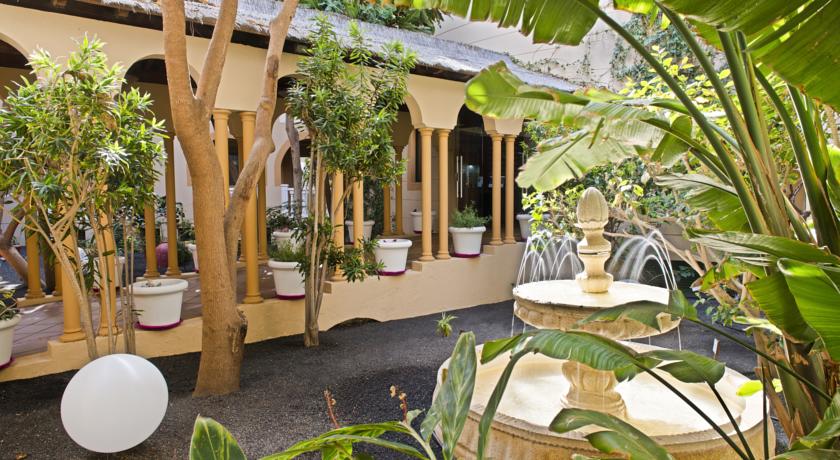 Tuin van Elba Lucia Sport & Suite Hotel op Fuerteventura