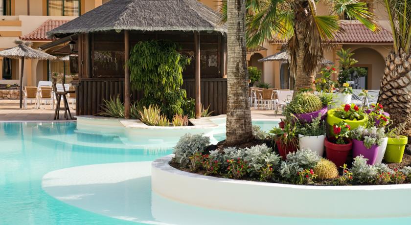 Zwembad van Elba Lucia Sport & Suite Hotel op Fuerteventura