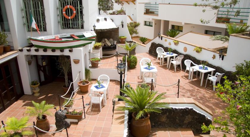 Aparthotel Esquinzo Y Monte Del Mar