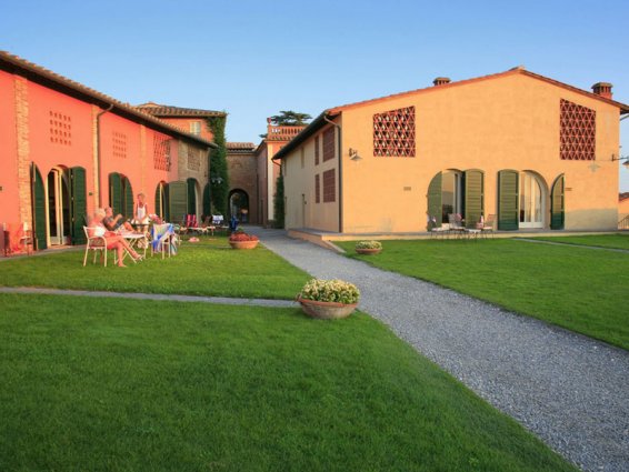 Gebouw van Resort Borgo Di Colleoli in Toscane
