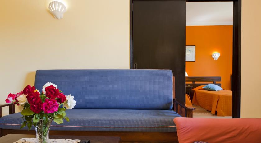 De zithoek van een appartement van Appartementen Colina Village Carvoeiro Algarve