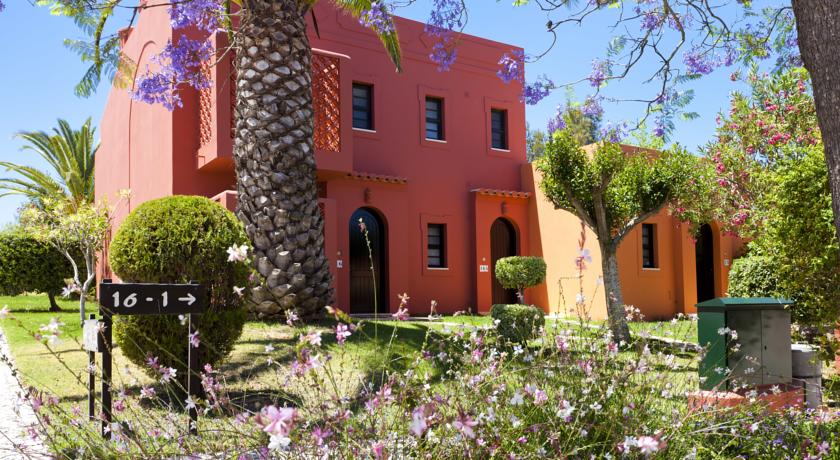 Een appartementencomplex van Appartementen Colina Village Carvoeiro Algarve