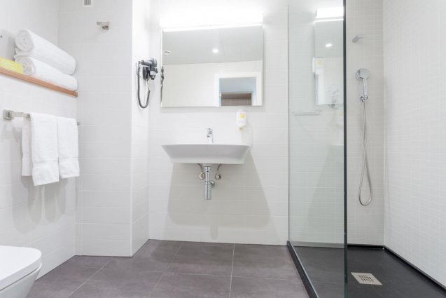 Badkamer van een tweepersoonskamer van Hotel Artiem in Madrid