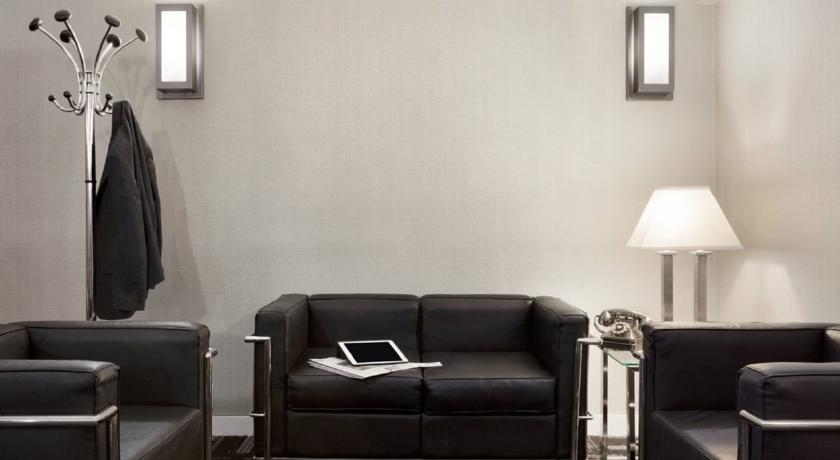 Zitgedeelte van Hotel Edison in New York