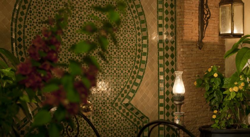 Muur van Riad Dar Guennoun Fez