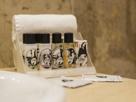 Badkamer van een tweepersoonskamer van Hotel Mundial in Lissabon