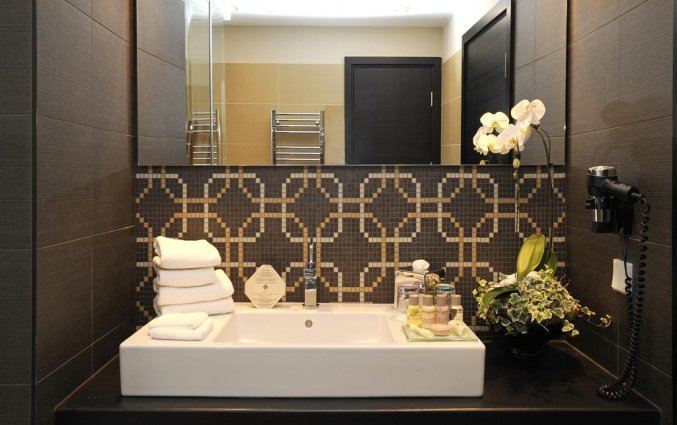 Buitenzwembad van een tweepersoonskamer van Hotel Continental in Budapest