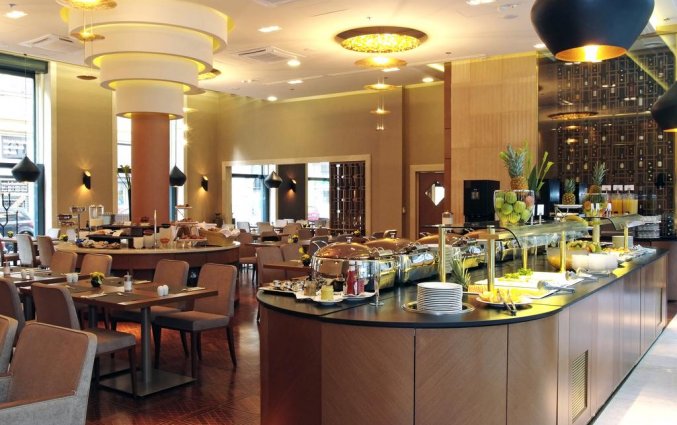 Ontbijtzaal van Hotel Continental in Budapest