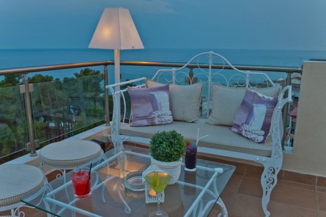 Terras van Hotel en Spa Secret Paradise op Chalkidiki